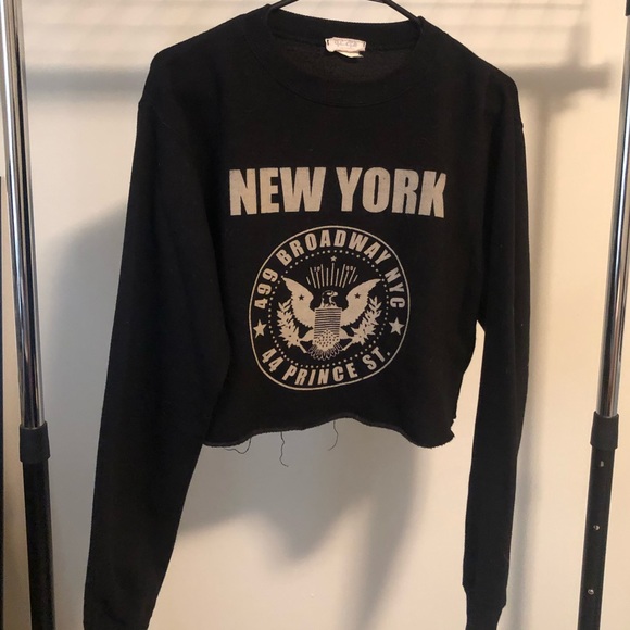 Brandy Melville Cropped Sweatshirt - Picture 1 of 3